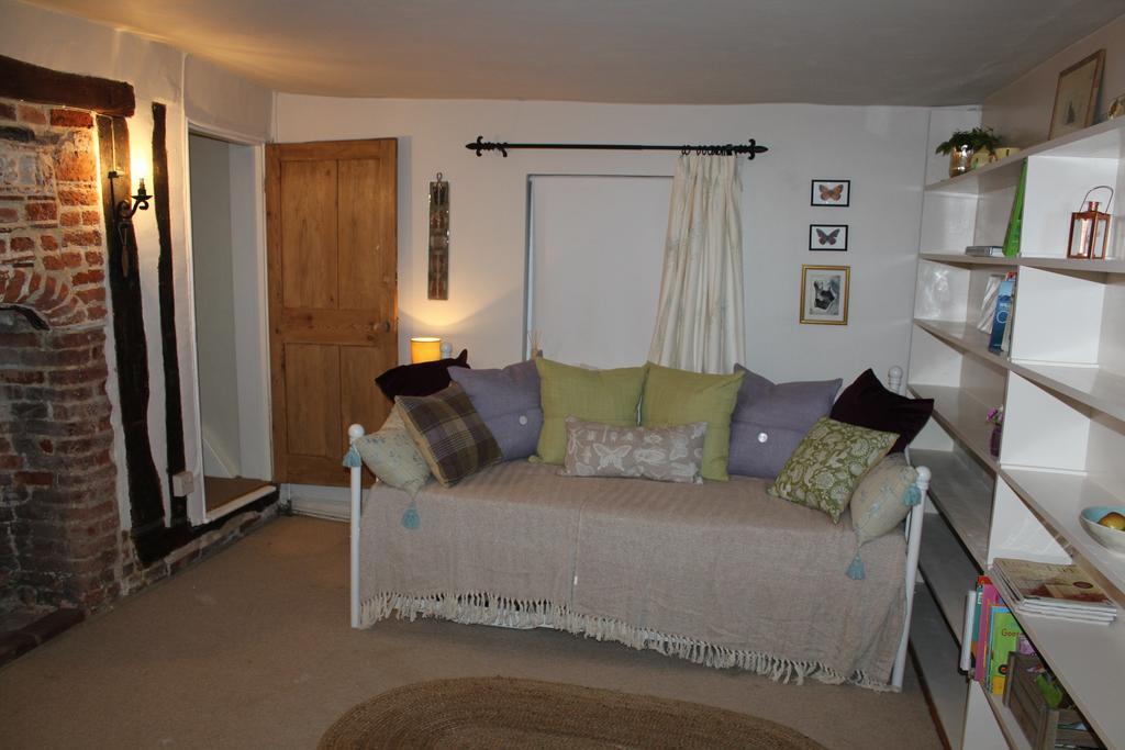 Debden Leggatts Farm Bed & Breakfast エクステリア 写真