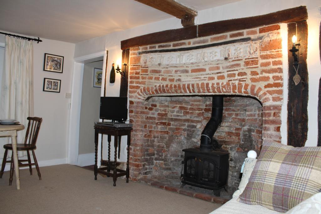 Debden Leggatts Farm Bed & Breakfast エクステリア 写真